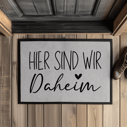 Fußmatte "Hier sind wir Daheim"